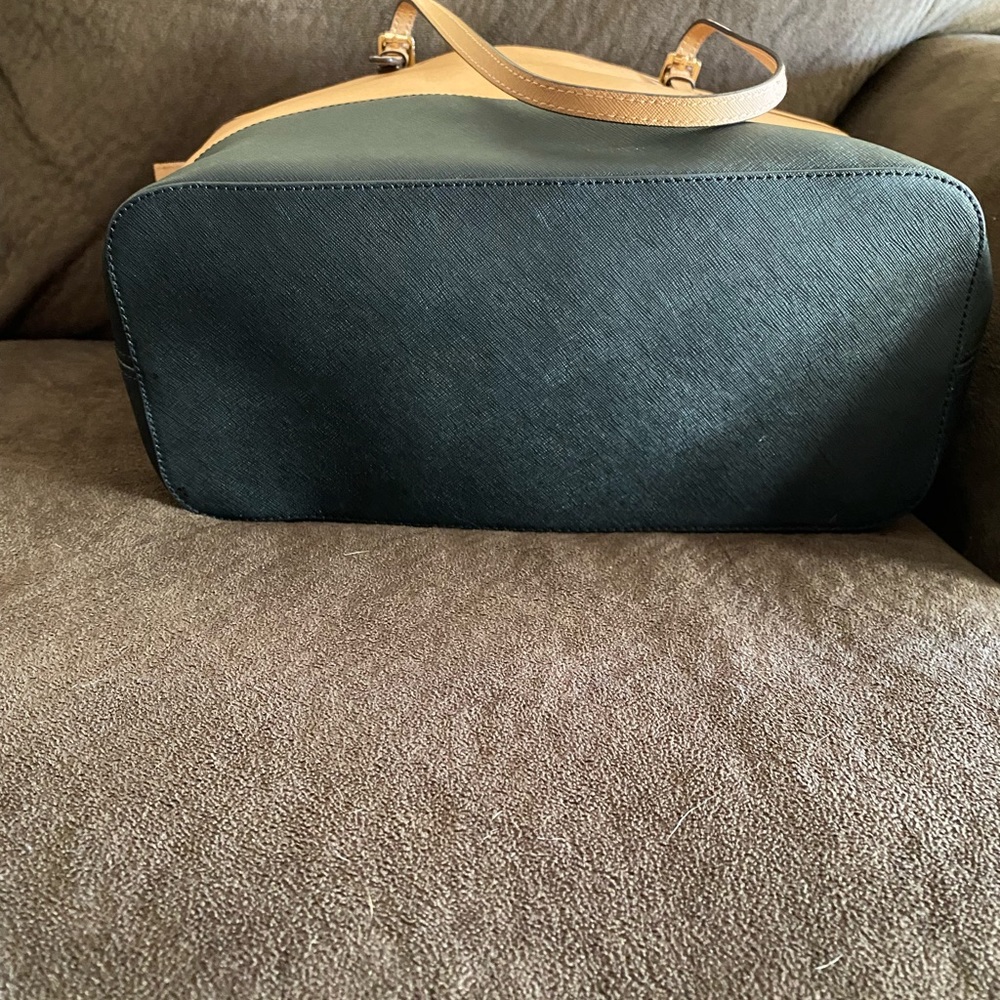 Michael Kors Bag - LIKE NEW! - Picture 3 of 5